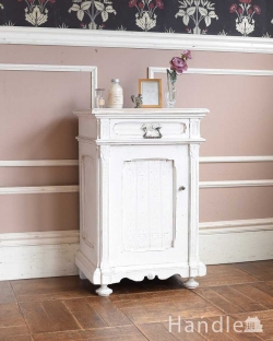 アンティーク家具 アンティークのキャビネット フレンチホワイトのお洒落なアンティーク ベッドサイドキャビネット