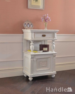 アンティーク家具 アンティークのキャビネット フランスから届いた可愛いアンティーク家具、ホワイトペイントのベッドサイドキャビネット