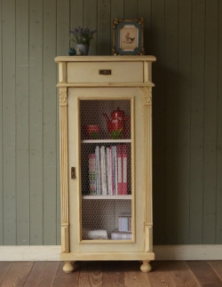 アンティーク家具  1930年代のアンティーク グリアージュ キャビネット（クリーム）