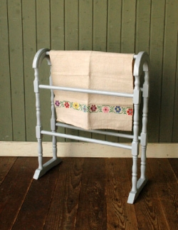 アンティーク家具 その他 アンティーク家具 1940年代のアンティーク タオルハンガー（ベイビーブルー）