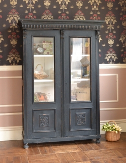 アンティーク家具 アンティークのキャビネット カッコいいアンティークのフランス家具、ブラックペイントのガラスキャビネット