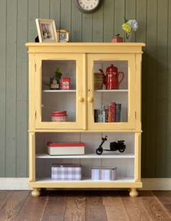 アンティーク家具  1930年代のアンティーク ガラスキャビネット（クリーム）