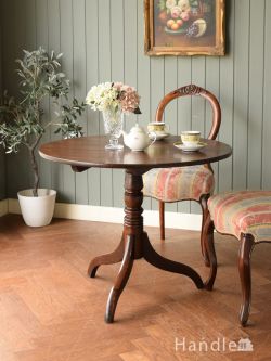 アンティーク家具 アンティークのテーブル カンタンに折り畳めるアンティークテーブル、オーク材のティルトトップテーブル