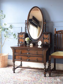 アンティーク家具 アンティークのドレッサー オーバル型のミラーがついたおしゃれなドレッサー、ツイストが美しい英国アンティークのドレッシングチェスト