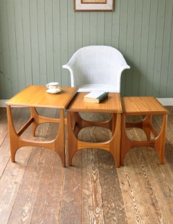 アンティーク家具  1960年代のアンティーク ネスト テーブル