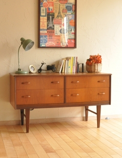 アンティーク家具 アンティークのチェスト ヴィンテージの北欧テイストのインテリア、４杯引き出しのサイドボードチェスト