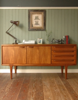 アンティーク家具  2012年11月03日にご成約済み。1960年代のアンティーク サイドボード（ヤンガー）