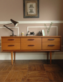 アンティーク家具  2012年11月05日にご成約済み。1960年代　AUTIN SUITEのアンティークサイドボード