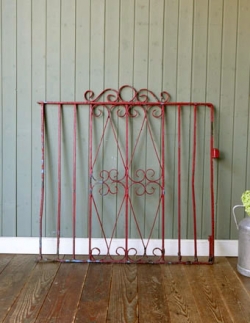 アンティーク家具  1940年代のアンティーク ゲート(レッド)