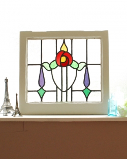 アンティーク雑貨  パープルのアクセサリーが付いた赤い薔薇のアンティーク ステンドグラス