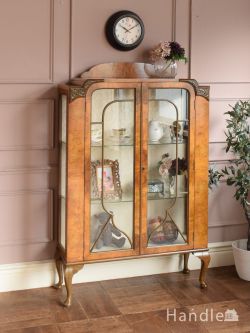 アンティーク家具 アンティークのキャビネット 高級感漂うシノワズリスタイルのキャビネット、ウォールナット材のアンティークショーケース
