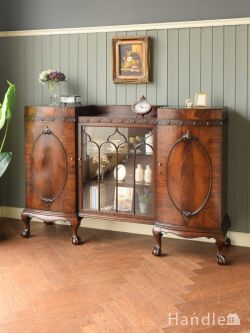 ポインテッドアーチのガラス扉が素敵な、英国アンティークのサイドボードキャビネット(q-3476-f)