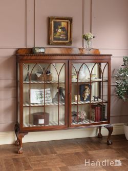 アンティーク家具 アンティークのキャビネット ポインテッドアーチが美しいアンティークのキャビネット、イギリスから届いたおしゃれなショーケース