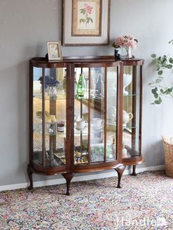 アンティーク家具 アンティークのキャビネット キラッキラに輝く背板のミラーが豪華な、英国のアンティークショーケース