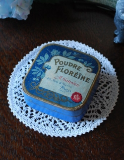 アンティーク雑貨 調味料入れ フランスで見つけたアンティークのパウダーボックス（POUDRE FLOREINE）