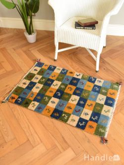 インテリア雑貨 おしゃれラグ おしゃれな模様のギャッベ、モチーフが可愛らしく描かれた気軽に使える草木染絨毯