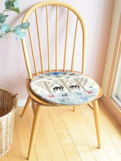 インテリア雑貨 ソファクッション・チェアクッション ラクダの模様が可愛いおしゃれなギャッベの座布団、カシュクリの小さな敷物