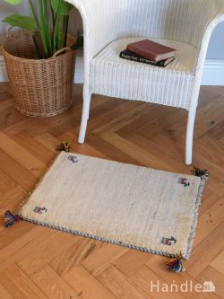 インテリア雑貨 ラグマット レクタングル型のおしゃれなギャッベ、どこにでも合わせやすいクリーム色の草木染絨毯
