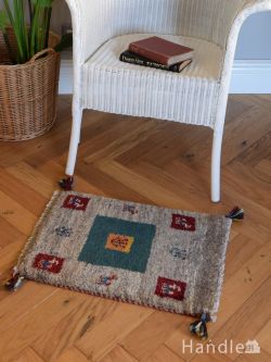 インテリア雑貨 ソファクッション・チェアクッション 個性的なデザインがおしゃれな、気軽に使える草木染絨毯ギャッベ