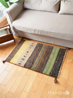 インテリア雑貨 ラグマット 落ち着いた色のストライプ模様の絨毯、草木染の手織りギャッベ