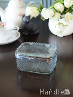 インテリア雑貨 アクセサリートレイ・ボックス 美しいガラスの小物入れ、アンティーク調に仕上げた真鍮製×ガラスのジュエリーボックス