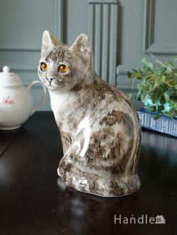 インテリア雑貨 オブジェインテリア ジェニー・ウィンスタンレイ(WINSTANLEY CAT)のオブジェ、陶磁器で出来た手作りの猫（サバ白）