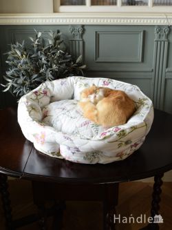 インテリア雑貨  フランス調のお花模様のキルト生地を使った、おしゃれなペット用のベッド