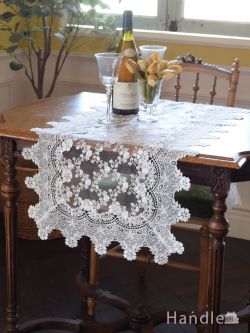 フレンチアンティーク調のテーブルセンター、お花の刺繍のスクエア型クロス（45×120）