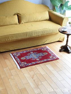アンティーク雑貨 トライバルラグ・トルコ絨毯 使いやすいサイズのKashan（カシャン）の絨毯、キャフサデザインがおしゃれなビンテージ