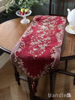 インテリア雑貨 ランチョンマット・クロス プチポワン調のおしゃれなランナー、花柄の刺繍が華やかな赤いテーブルセンター(30✕175)