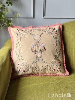 インテリア雑貨 ソファクッション・チェアクッション シノワズリスタイルの美しいクッション、お花の刺繍が施されたスクエア型のクッション