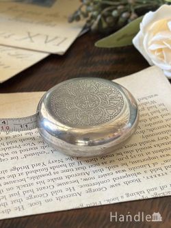 インテリア雑貨 その他インテリア雑貨 キラッと輝くおしゃれなメジャー、アンティーク調に加工されたシルバー色のスケール