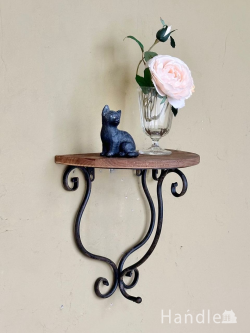 インテリア雑貨 壁付け棚 くるんと巻いた曲線ラインの壁掛け棚、アンティーク調のウォールシェルフ