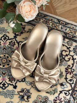 インテリア雑貨 その他インテリア雑貨 大きなリボンが可愛いおしゃれなスリッパ、撥水素材の美脚リボンスリッパ