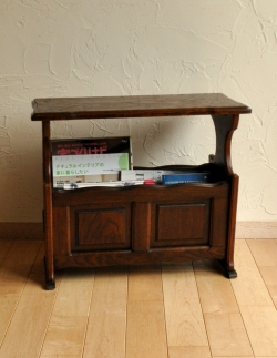 アンティーク家具  ヨーロッパから届いた収納家具、アンティークのマガジンラック