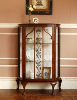 アンティーク家具  オシャレなアンティークの英国家具、ガラスキャビネット（飾り棚）