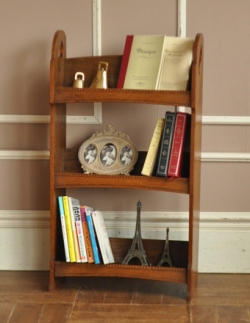 アンティーク家具  イギリスから来たアンティーク家具、木製のマガジンラック