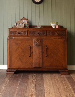 アンティーク家具 アンティークのキャビネット 1920年代のアンティーク サイドボード
