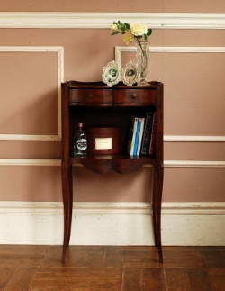 アンティーク家具  オシャレなアンティーク家具、フランスから来たナイトテーブル