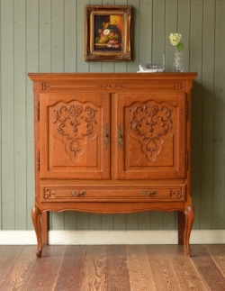 アンティーク家具 フランスのアンティーク家具、華やかな木製のキャビネット
