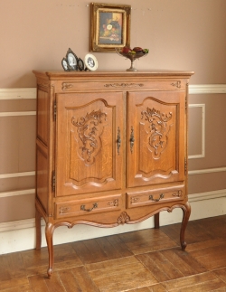 アンティーク家具  食器棚にも使えるアンティーク家具、南フランスのキャビネット