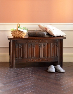 アンティーク家具  リビングにおススメのアンティーク家具、オーク材のコファー（ベンチ）
