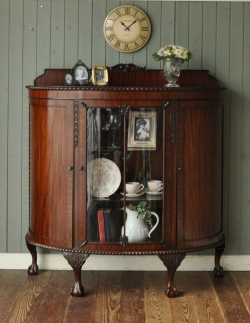 アンティーク家具  たくさん収納できるアンティーク家具、マホガニー材のキャビネット