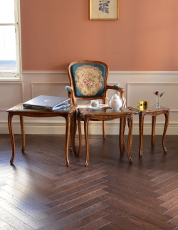 アンティーク家具 アンティークのテーブル フランスのアンティーク家具、リビングで使う入れ子式のネストテーブル