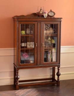 アンティーク家具  和室にも似合うアンティークの英国家具、ガラス扉のブックケース（本棚）