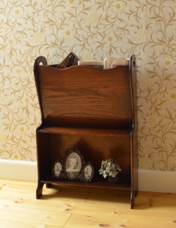 アンティーク家具  英国のアンティーク収納家具、雑誌や新聞を入れるマガジンラック