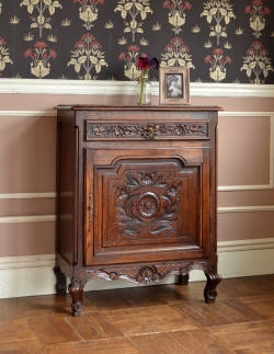 アンティーク家具 大人っぽいフランスのアンティーク家具、オーク材のキャビネット