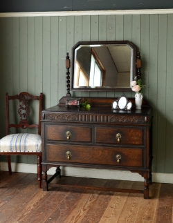 アンティーク家具  クラシックなアンティーク家具、素敵なドレッシングチェスト（鏡台）