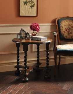アンティーク家具  素敵なアンティークの英国家具、ツイスト脚のオケージョナルテーブル