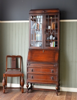 アンティーク家具 ビューロー 書斎で使えるアンティークの収納家具、便利なブックビューロー